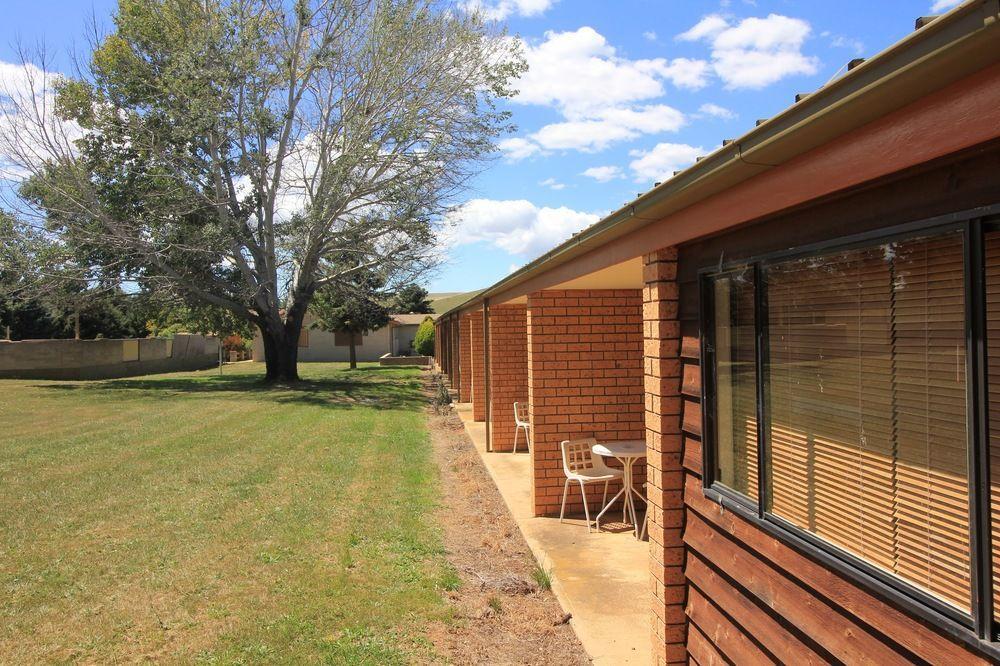 Snowy Mountains Resort and Function Centre Adaminaby Extérieur photo