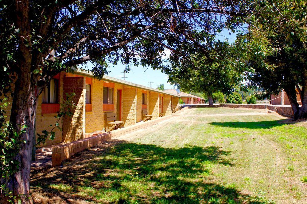 Snowy Mountains Resort and Function Centre Adaminaby Extérieur photo