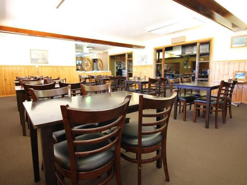 Snowy Mountains Resort and Function Centre Adaminaby Extérieur photo