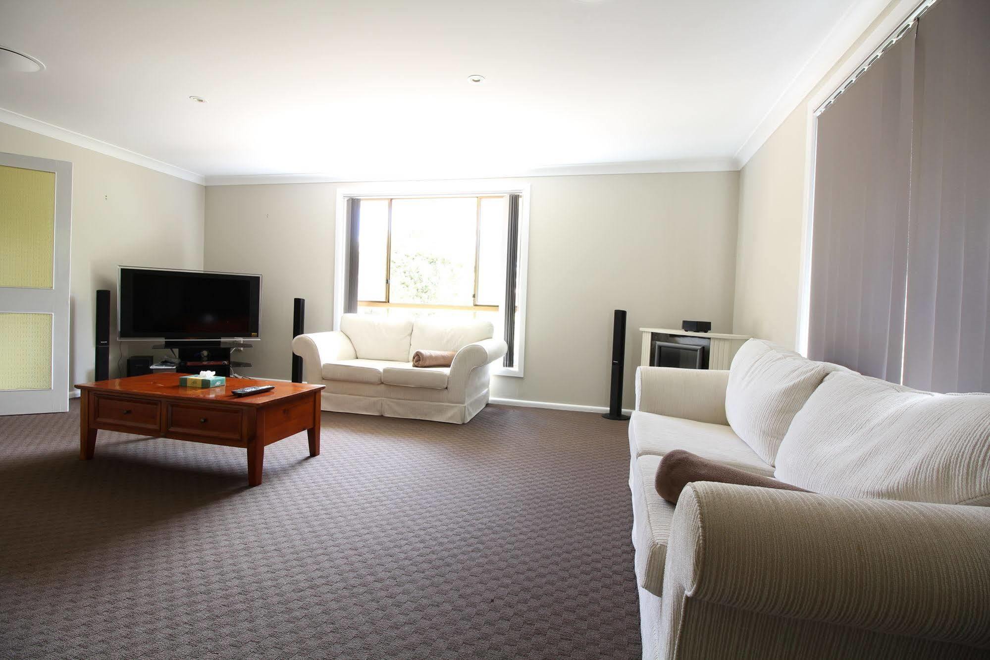 Snowy Mountains Resort and Function Centre Adaminaby Extérieur photo