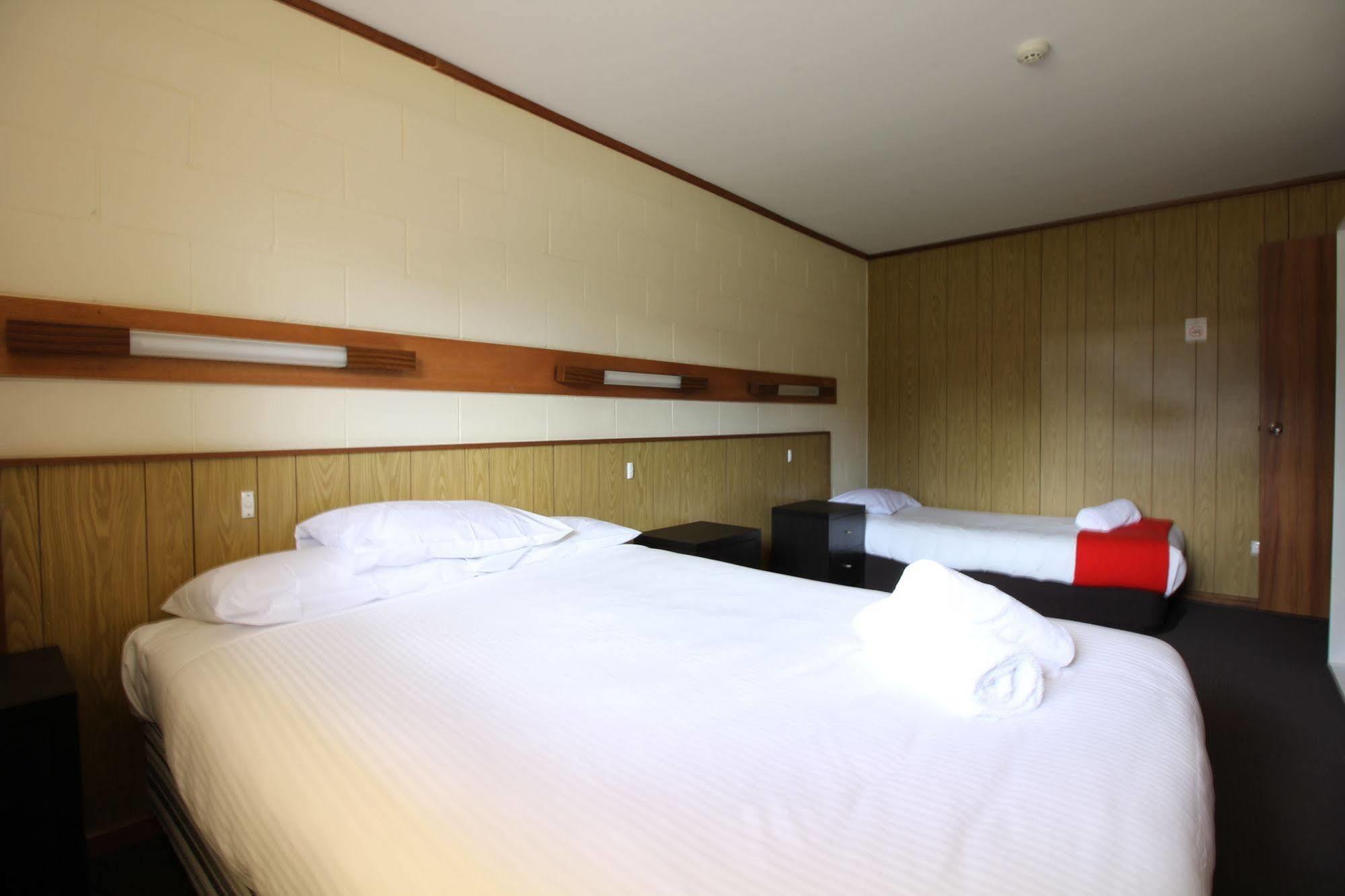 Snowy Mountains Resort and Function Centre Adaminaby Extérieur photo