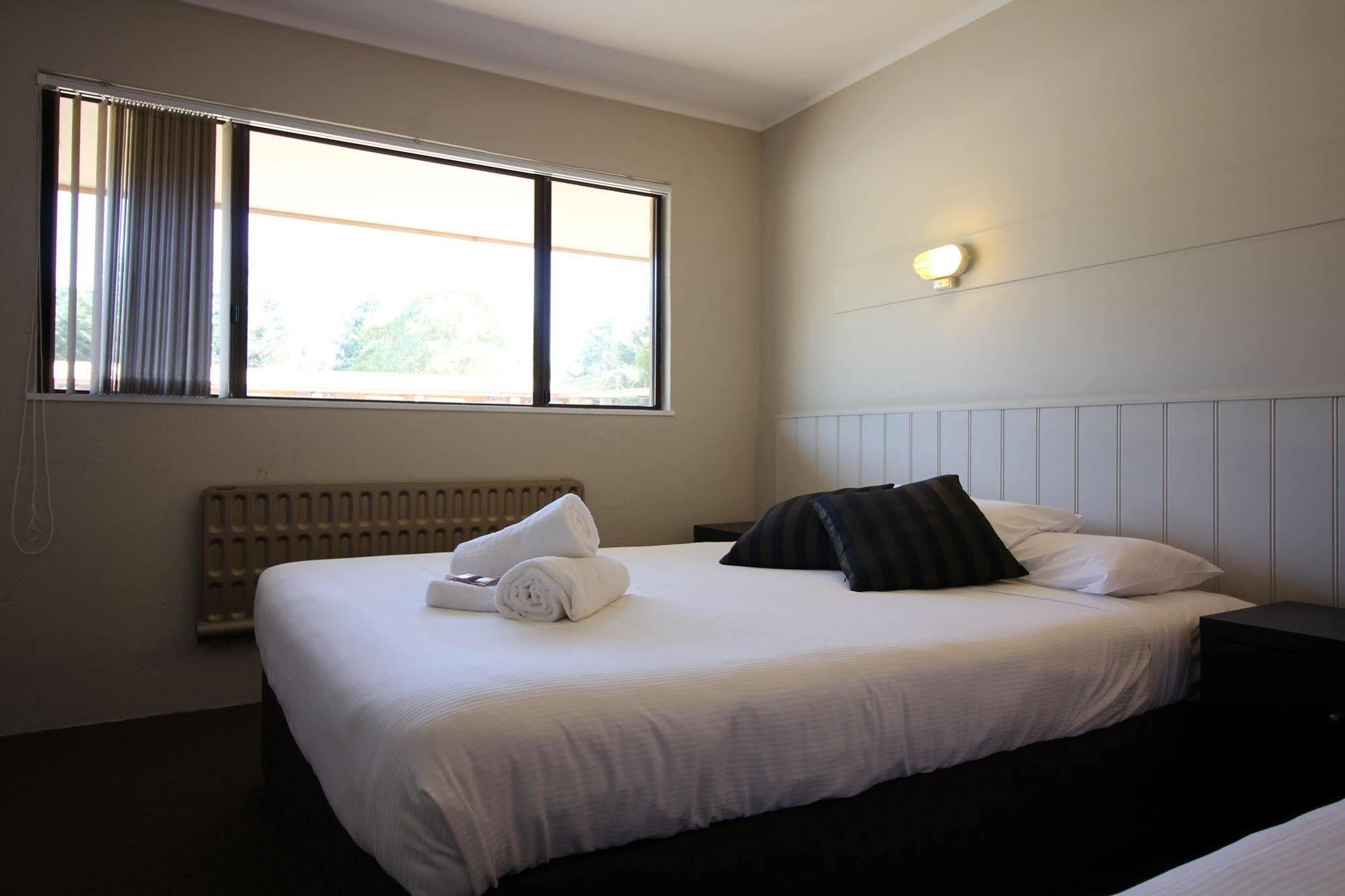 Snowy Mountains Resort and Function Centre Adaminaby Extérieur photo