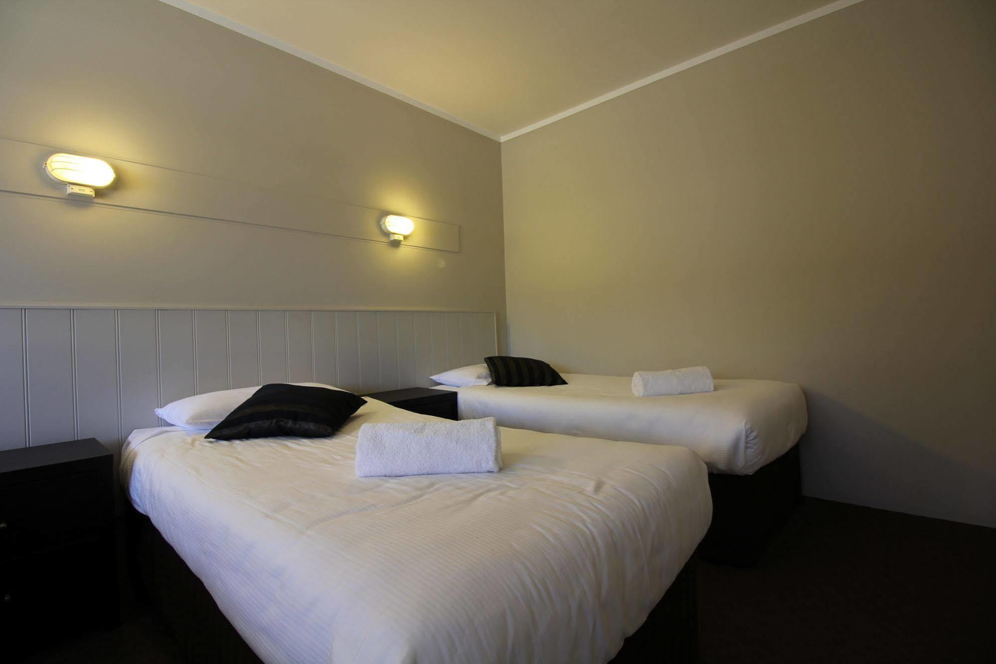 Snowy Mountains Resort and Function Centre Adaminaby Extérieur photo