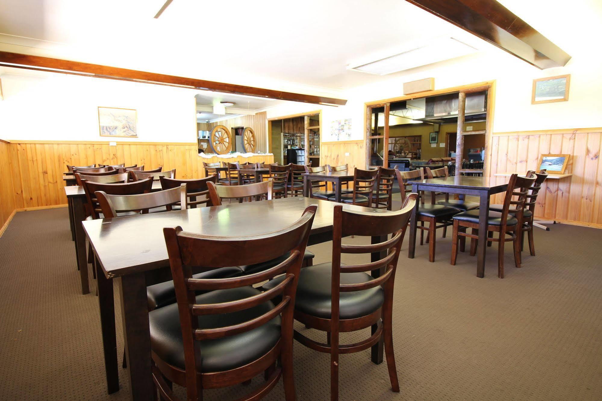 Snowy Mountains Resort and Function Centre Adaminaby Extérieur photo
